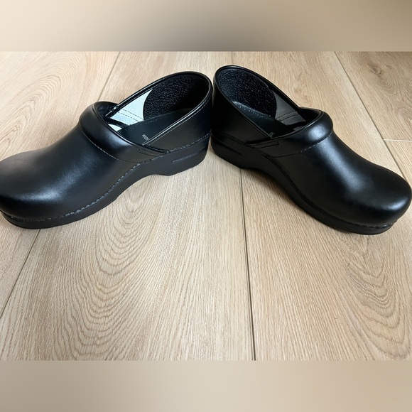 Dansko black clogs - Picture 3 of 7